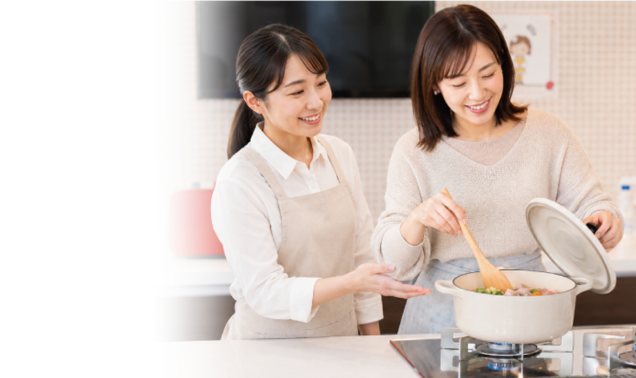 最新のガスコンロで調理を体験する様子